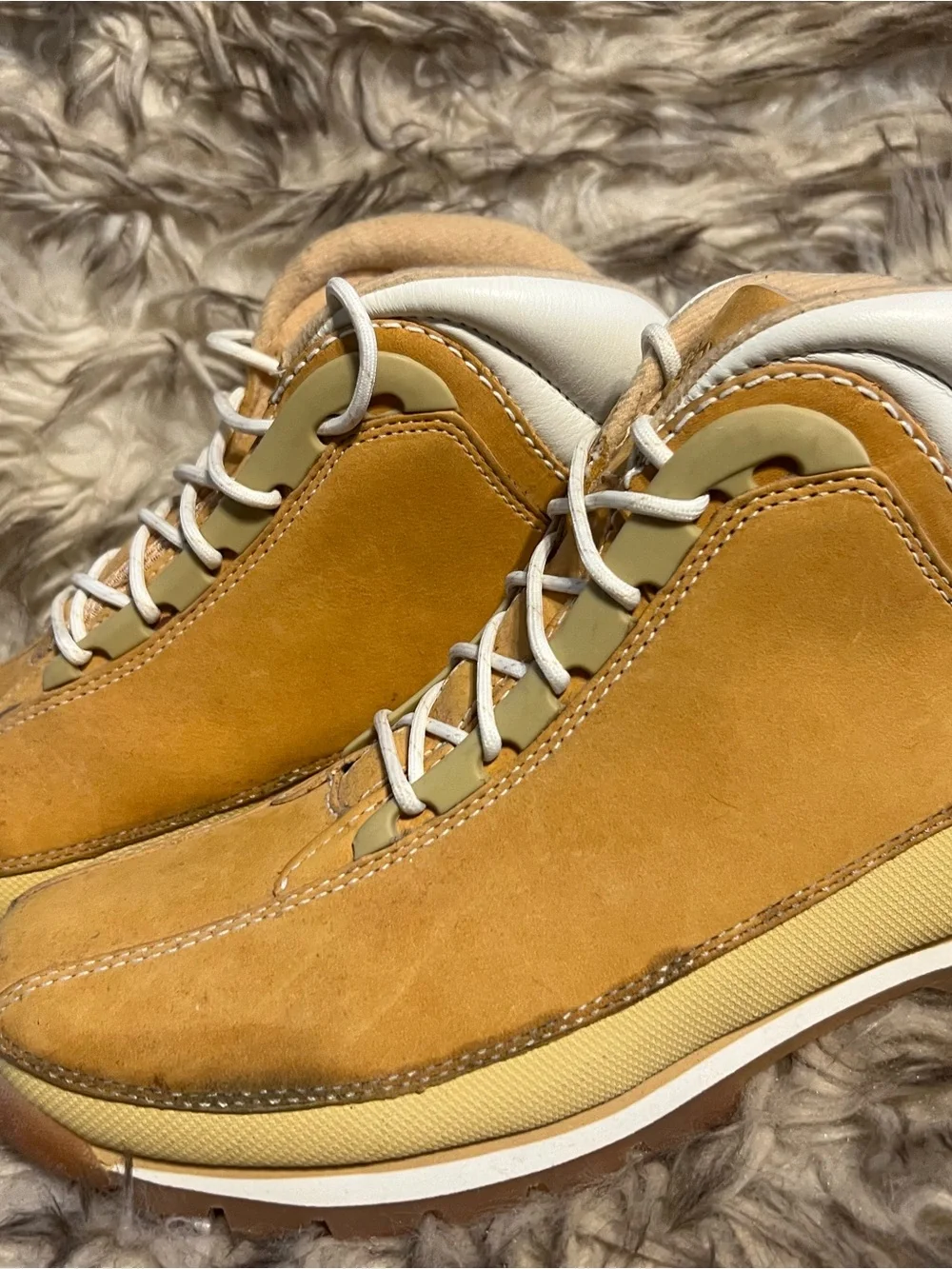 Timberland Men's Wheat Suede Ankle Boots with White Laces Sz 8.5 M